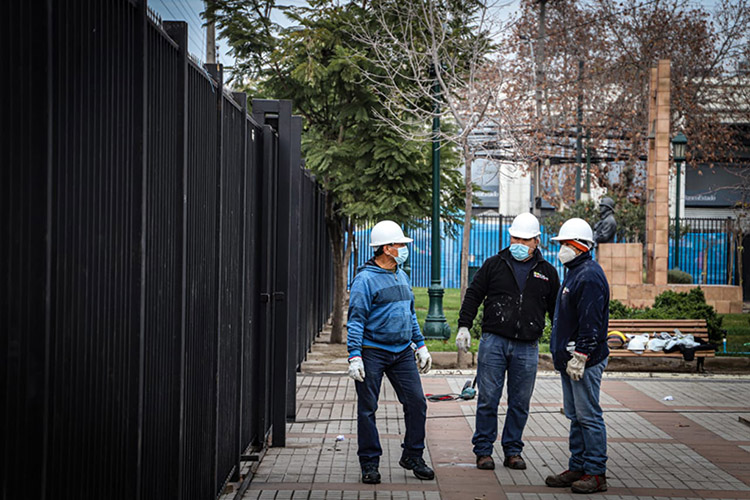 Municipalidad San Bernardo reabre frontis y reitra cierre instalado durante el estallido social