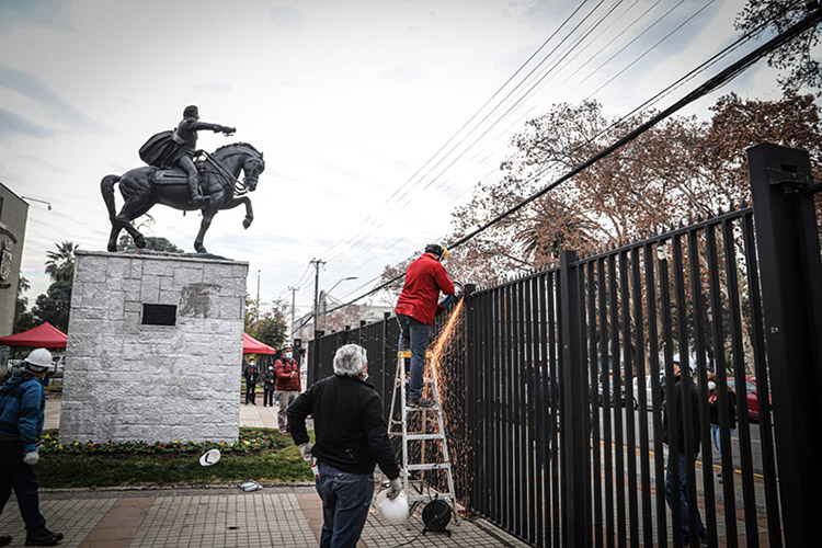 Municipalidad San Bernardo reabre frontis y reitra cierre instalado durante el estallido social