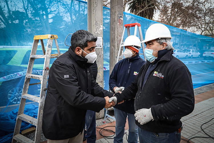 Municipalidad San Bernardo reabre frontis y reitra cierre instalado durante el estallido social