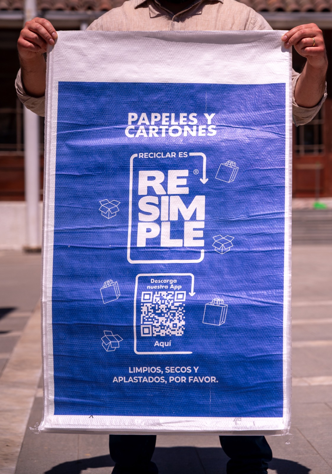 Bolsa del Programa Msur Recicla San Bernardo utilizada para reciclar residuos en el hogar.