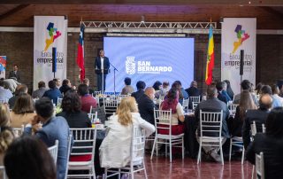 Autoridades y representantes de empresas participan en el Encuentro Empresarial 2025 realizado en el Centro Municipal El Canelo de Nos.