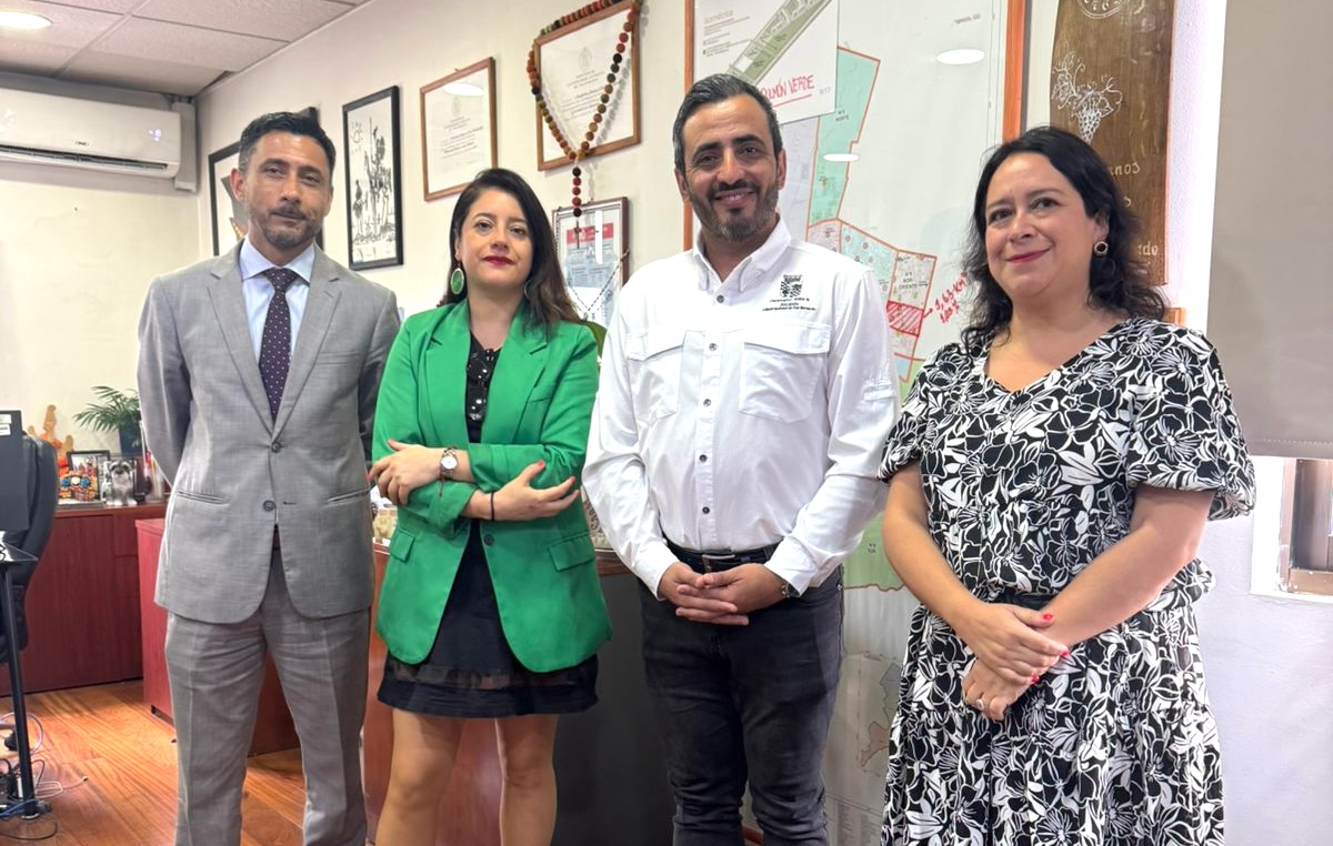 Alcalde Christopher White en reunión con magistradas del Poder Judicial.