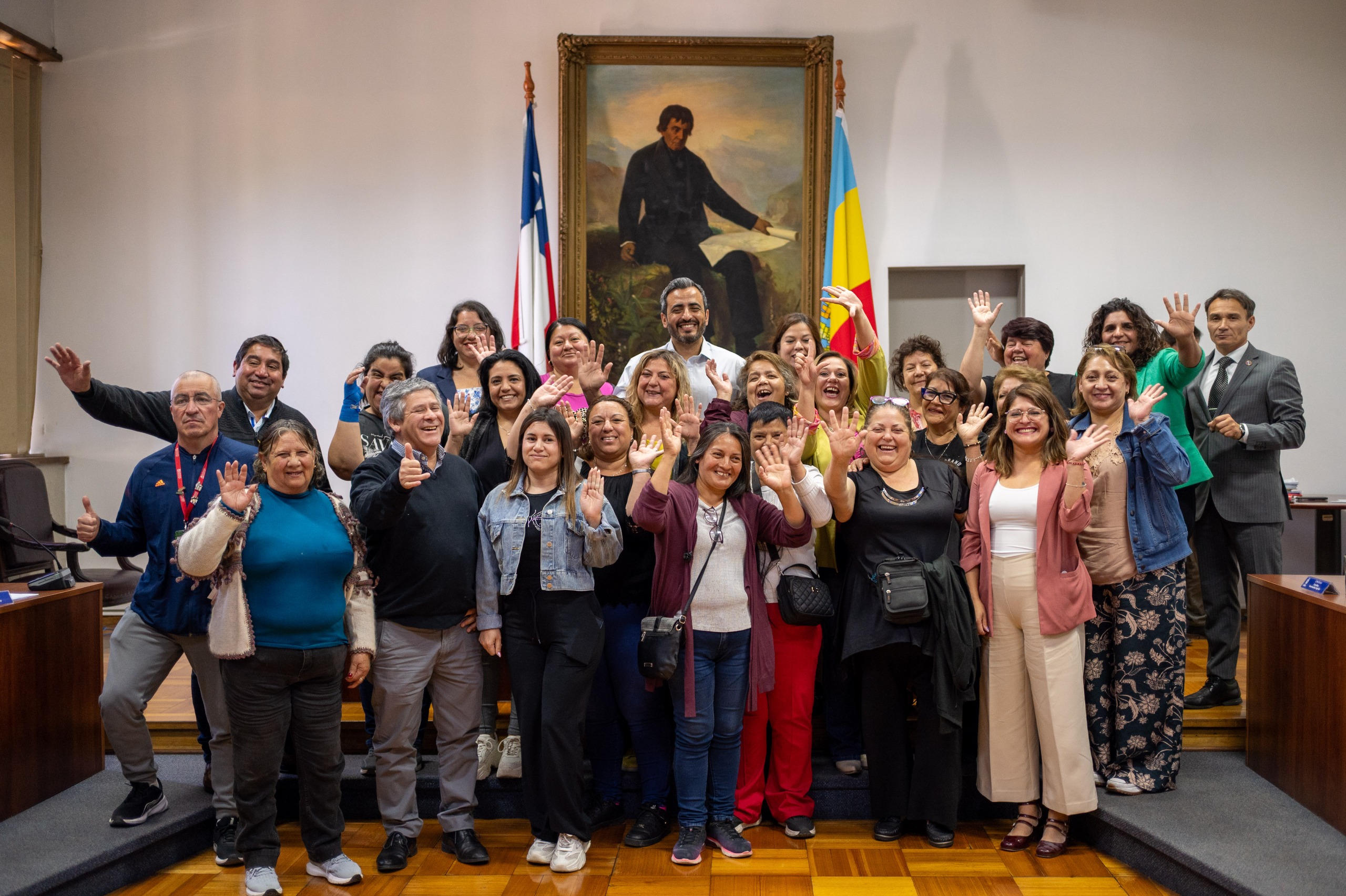Autoridades municipales junto a representantes de Juntas de Vecinos tras la aprobación de subvenciones directas en San Bernardo.