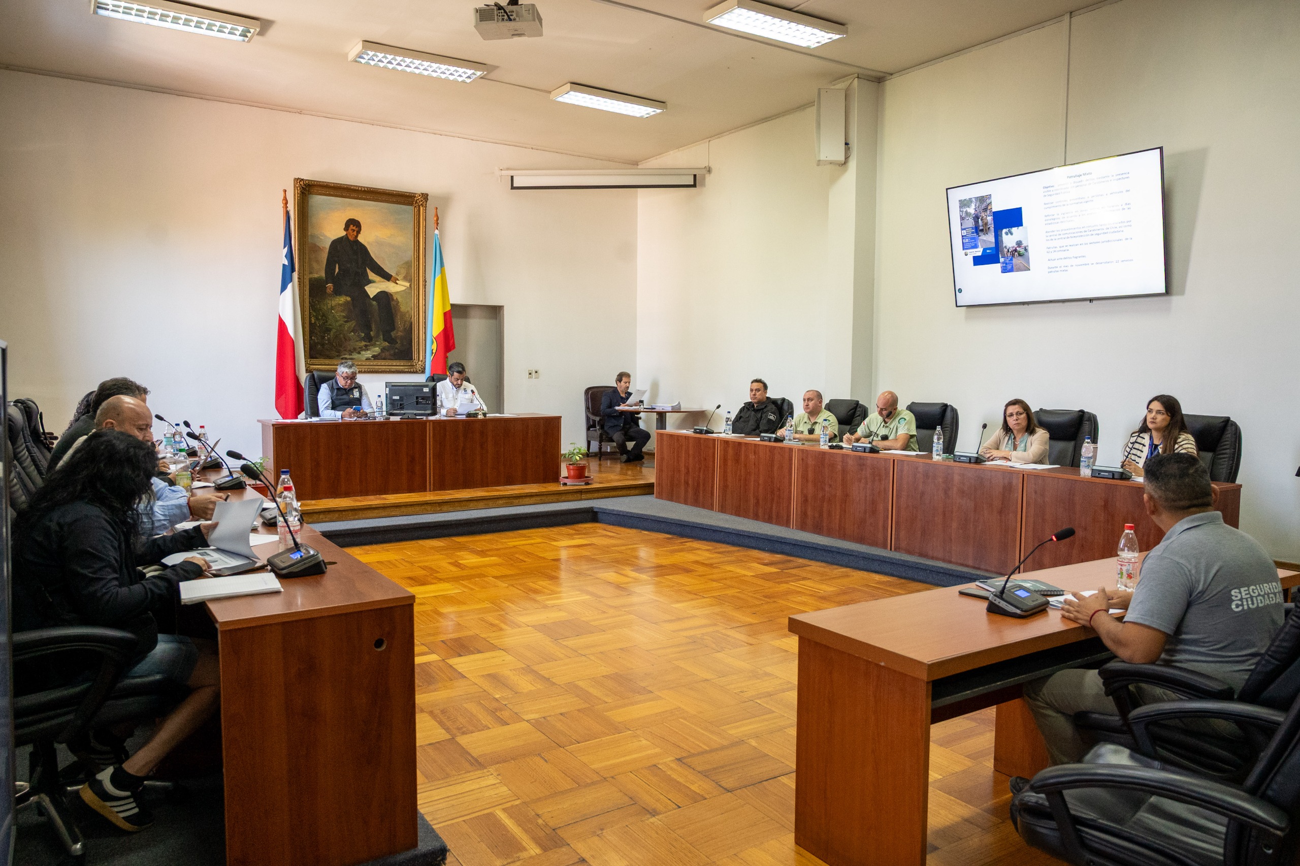 Autoridades y equipos municipales durante la Sesión N°112 del Consejo de Seguridad Pública de San Bernardo
