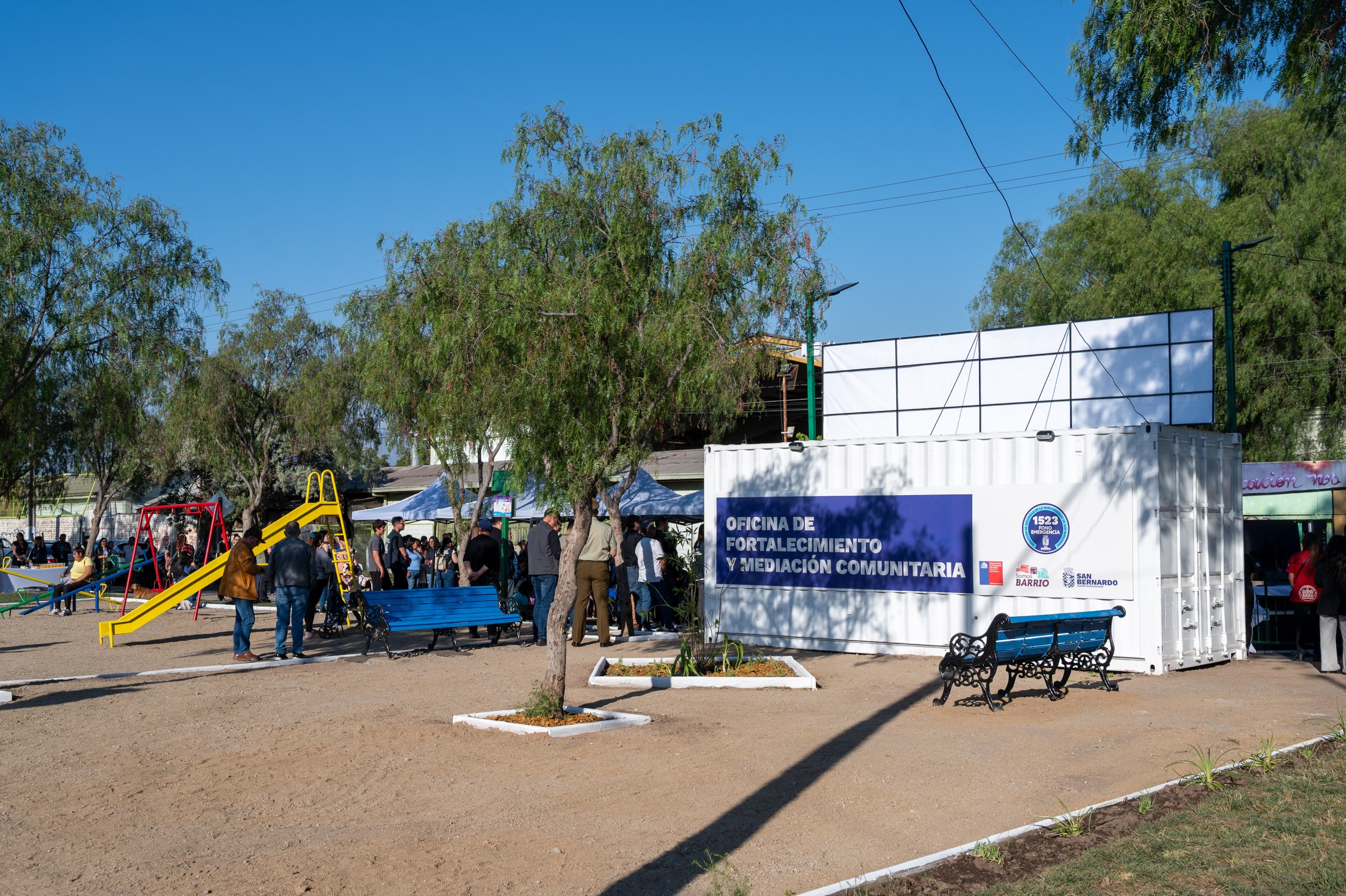 Oficina Municipal de Zona Andes Cordillera instalada en la Plaza Luis Uribe, San Bernardo.