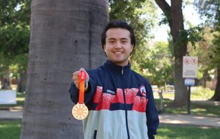 Felipe González, esgrimista de San Bernardo y medallista en los Juegos Bolivarianos Lima 2025