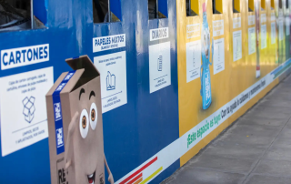 Sistema de reciclaje domiciliario ReSimple en San Bernardo con contenedores para separar residuos reciclables