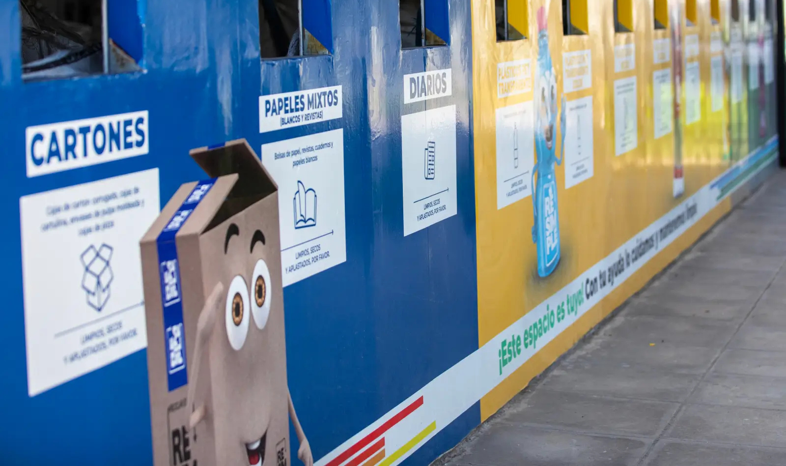 Sistema de reciclaje domiciliario ReSimple en San Bernardo con contenedores para separar residuos reciclables