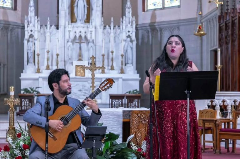 Concierto de guitarra clásica y canto lírico en el Salón Consistorial de San Bernardo.