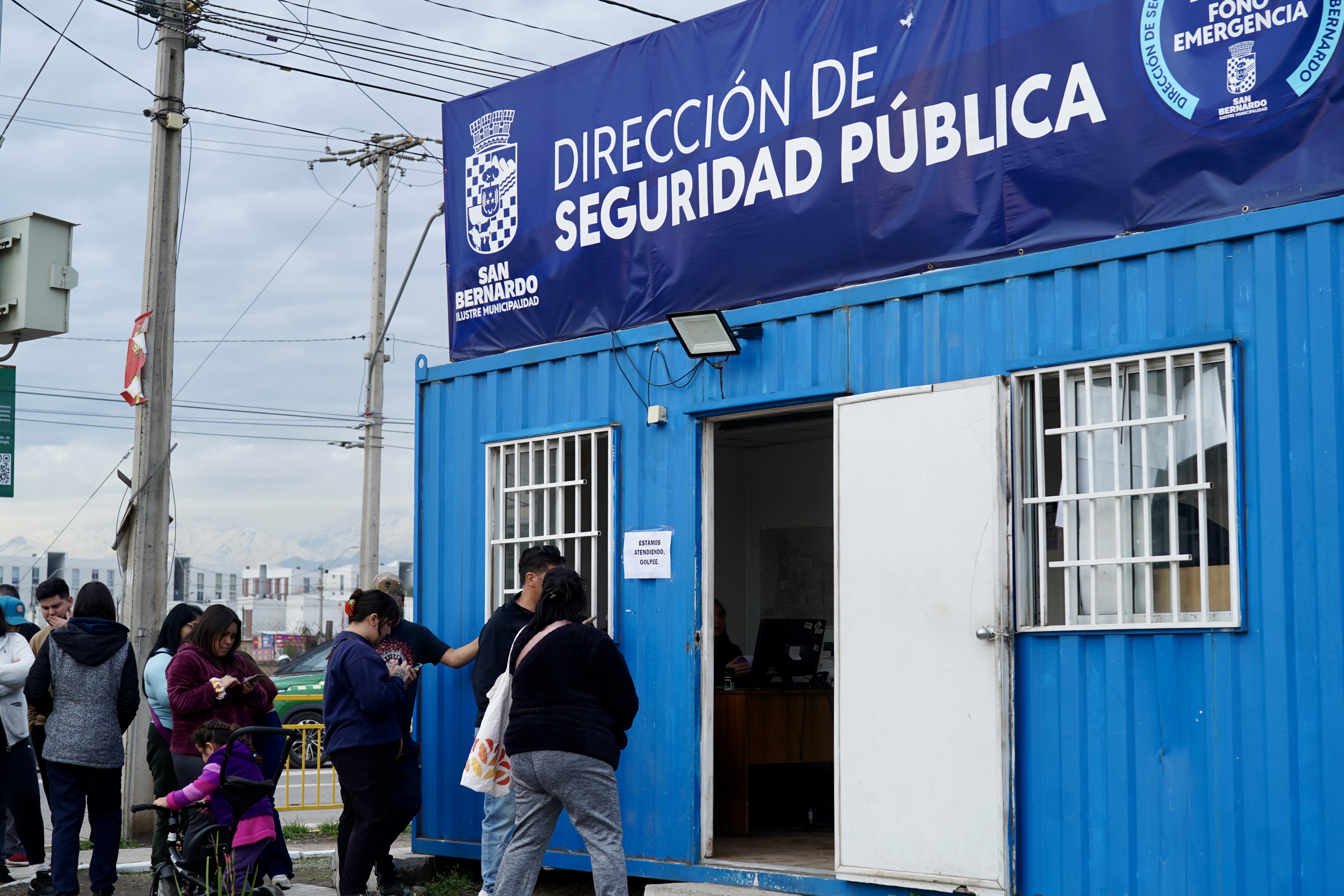 Módulos de atención social y entrega de nylon por lluvias en San Bernardo.