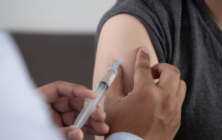 Puntos de vacunación contra la influenza en San Bernardo con direcciones y horarios en CESFAM, CECOSF y puntos comunitarios durante la semana del 3 al 7 de agosto.