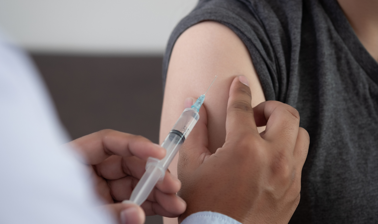 Puntos de vacunación contra la influenza en San Bernardo con direcciones y horarios en CESFAM, CECOSF y puntos comunitarios durante la semana del 3 al 7 de agosto.
