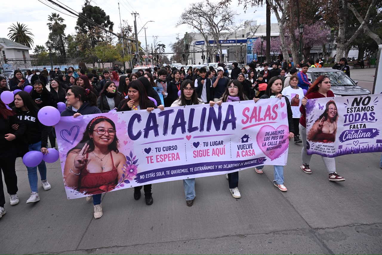 Familiares y cercanos participan en marcha por la búsqueda de Catalina Salas en San Bernardo.