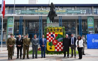 Comunidad de San Bernardo participa en la conmemoración del 248° natalicio de Bernardo O’Higgins en la Plaza de Armas.