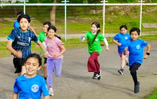 Taller de atletismo San Bernardo para niñas, niños y jóvenes en el Estadio Municipal Alcalde Luis Navarro Avilés.